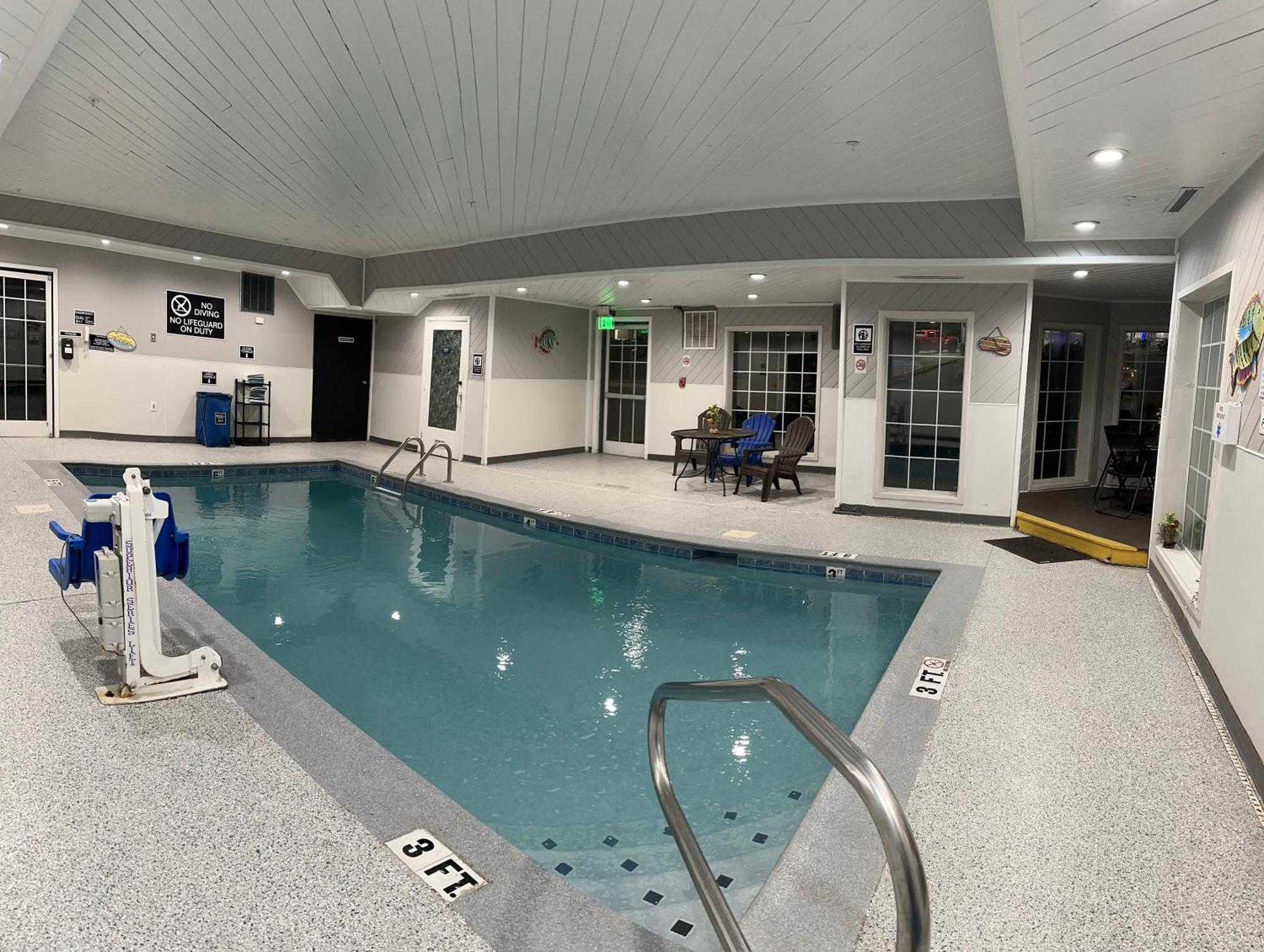 Guesthouse Inn & Suites Lexington Bagian luar foto